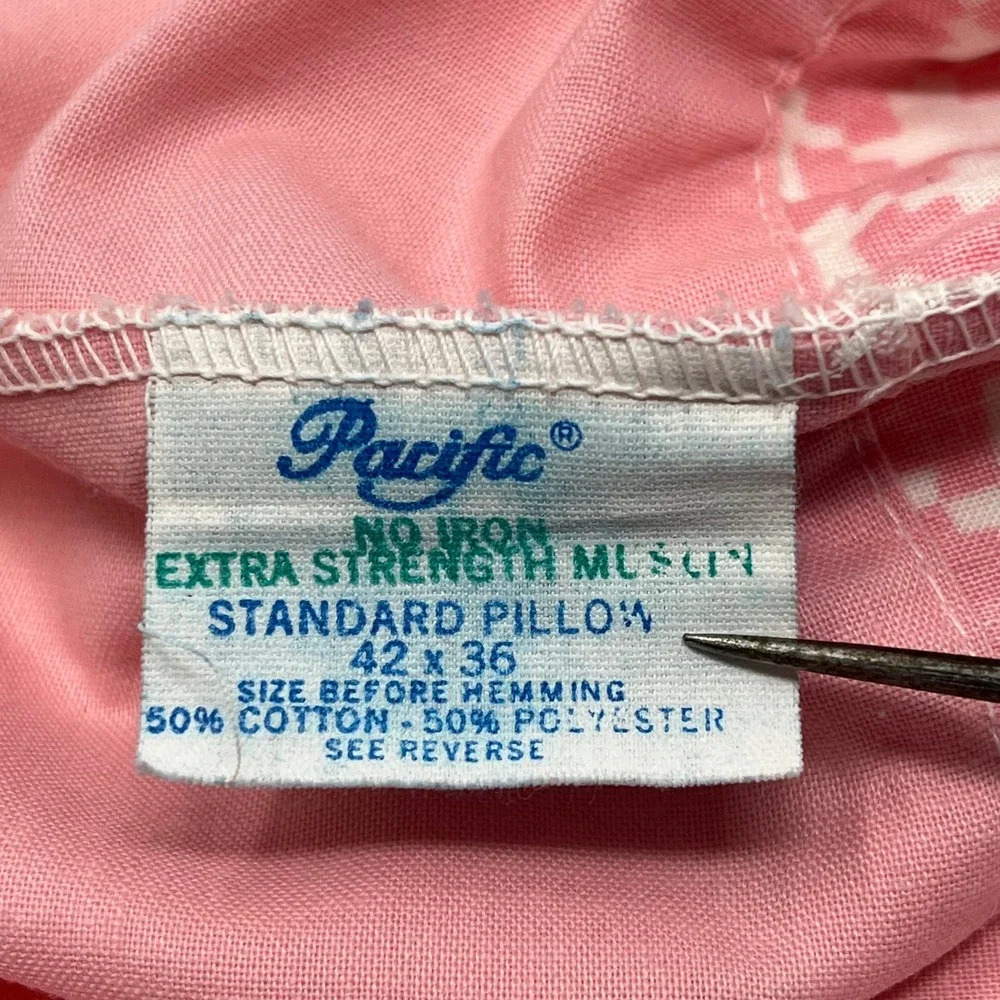 Vintage Pacific Pink White Houndstooth Standard Pillowcase Set 2pc USA Muslin